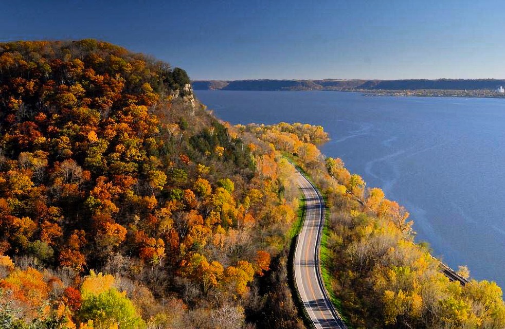 Best Road Trips for Fall Foliage in Wisconsin