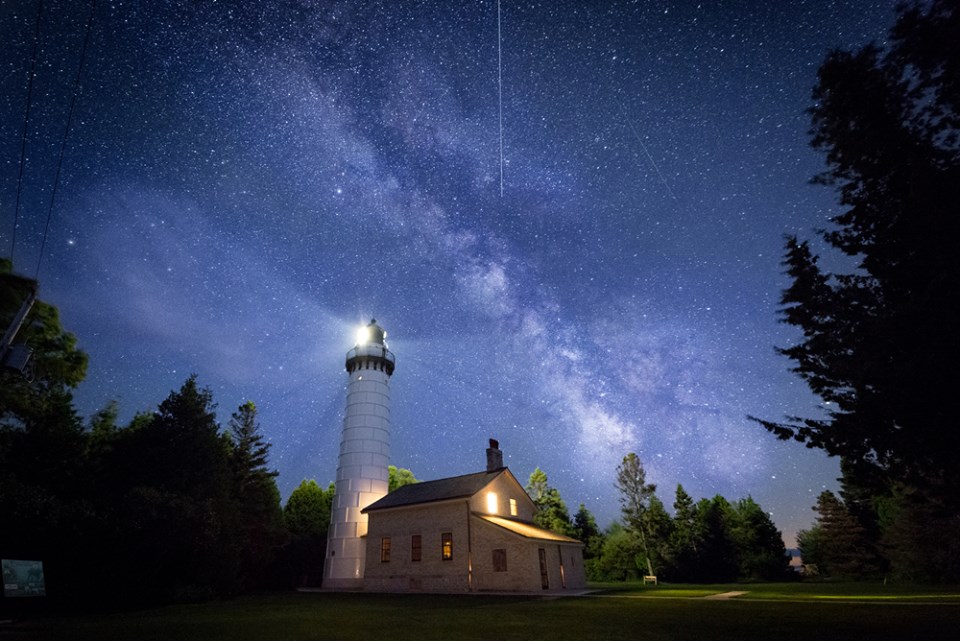18 Jaw-Dropping Wisconsin Lighthouse Photos